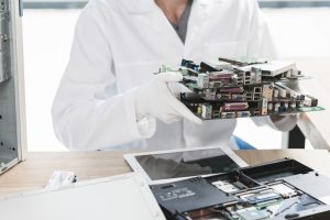 Scopri i Vantaggi dei Computer Fanless: Tecnologia Silenziosa e Efficiente
